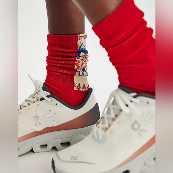 FP Movement Front Runner Socks NWT - Picture 1 of 4